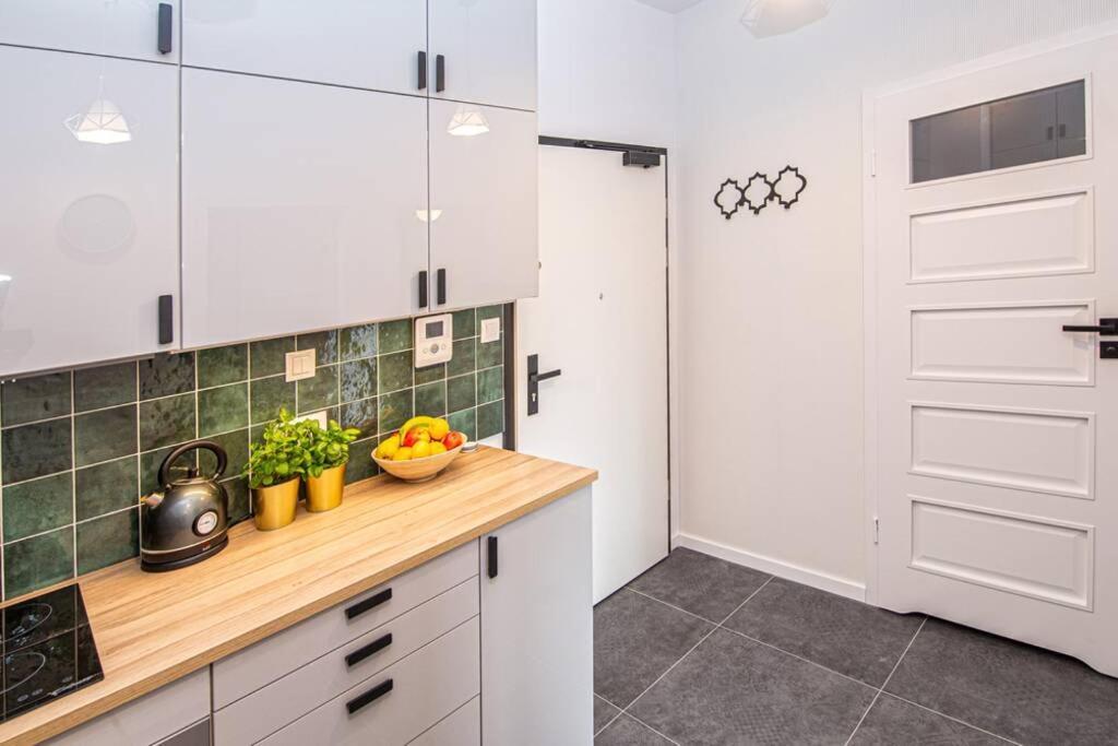 Apartament With Garden Bezplatny Parking !!! Krakow Ngoại thất bức ảnh